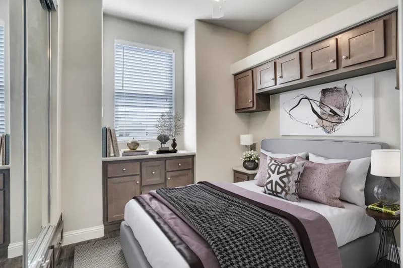 Glenview bedroom home features