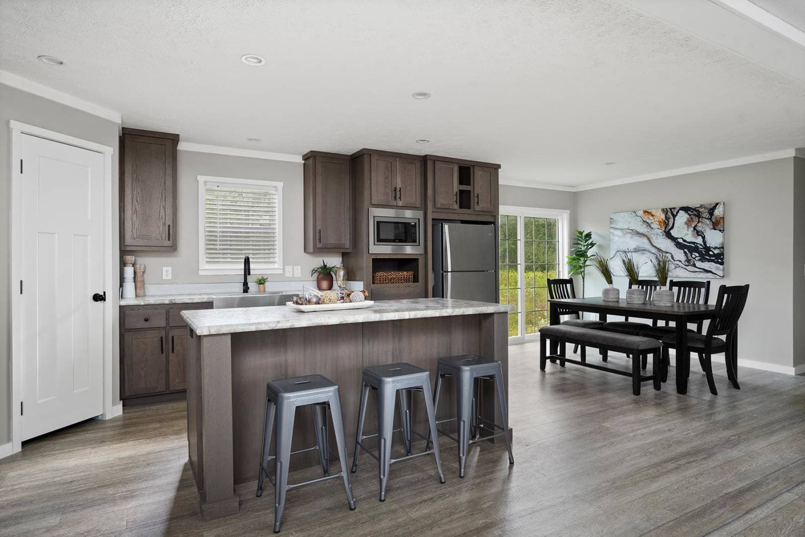 East point - pursuit kitchen home features