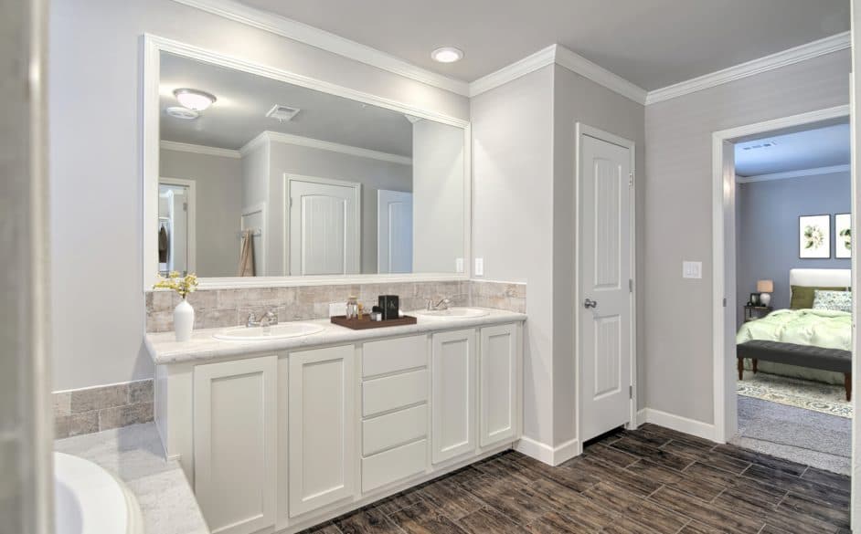 Comfort 5176 bathroom home features