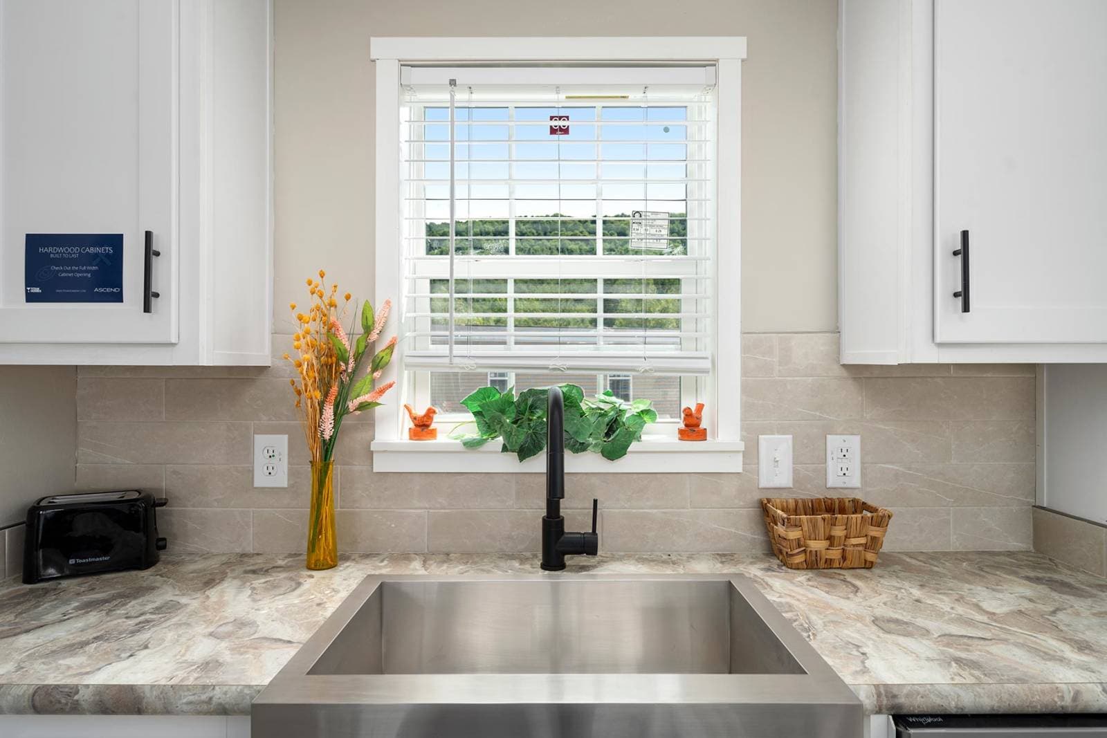 Elevate 52 kitchen home features
