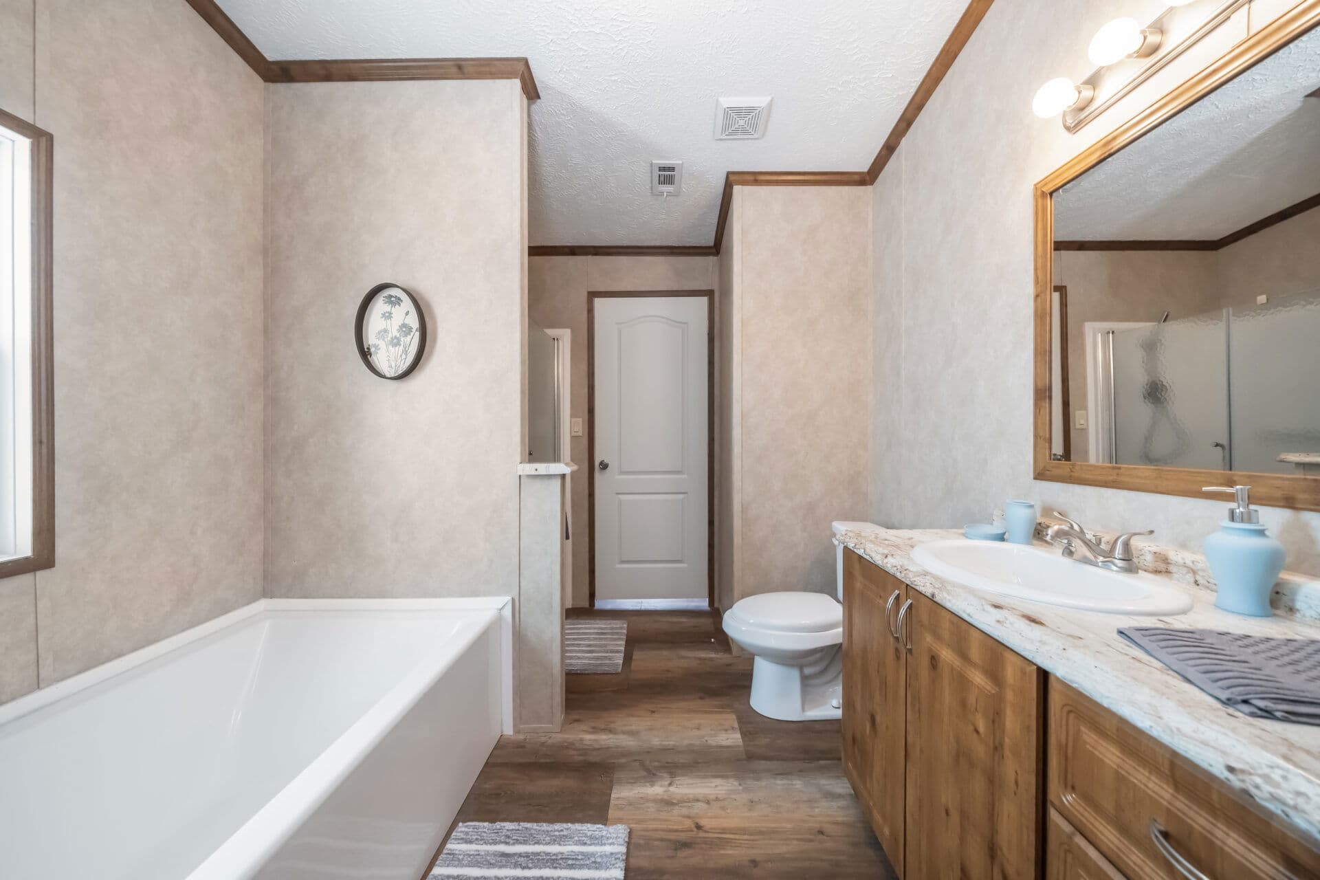 Doublewide 32×48-32b bathroom home features