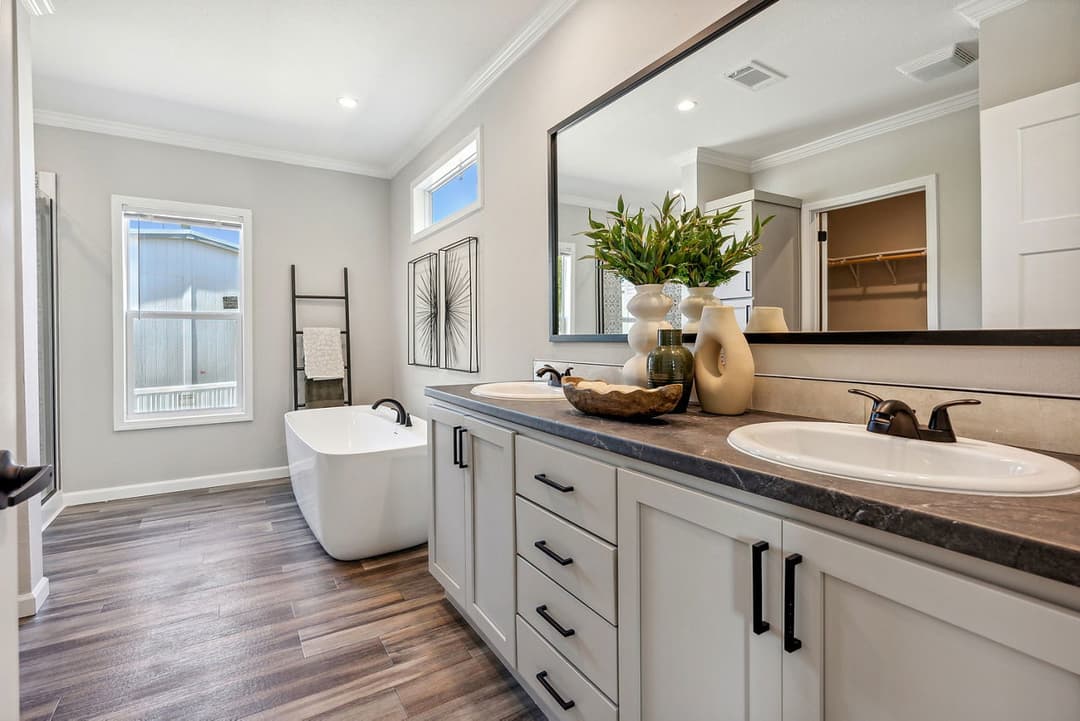 Innovation 3268h bathroom home features