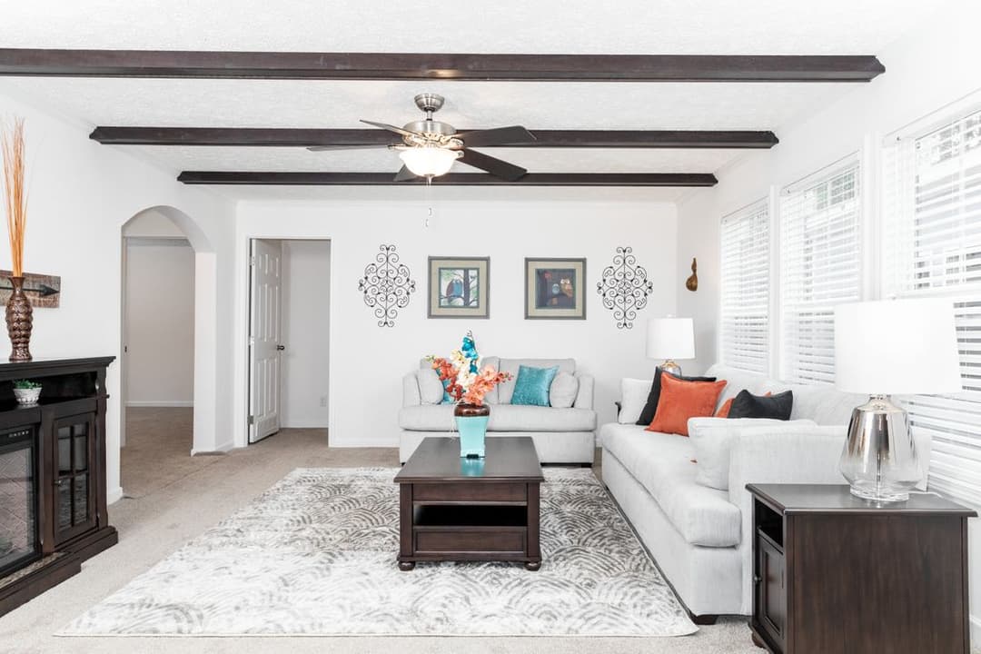 3321 classic interior home features