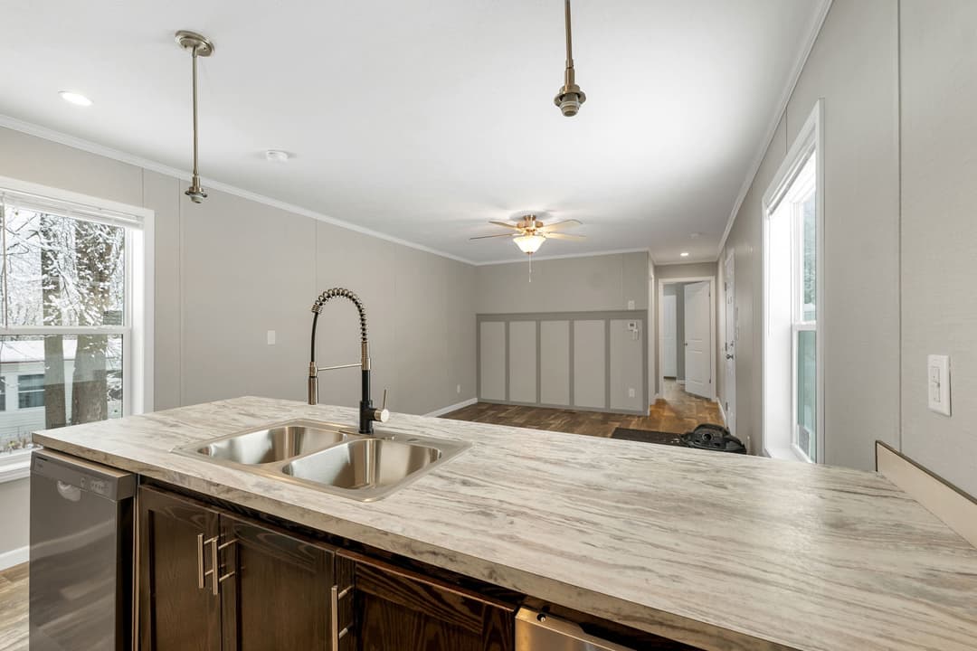 Zenith 6803 kitchen home features