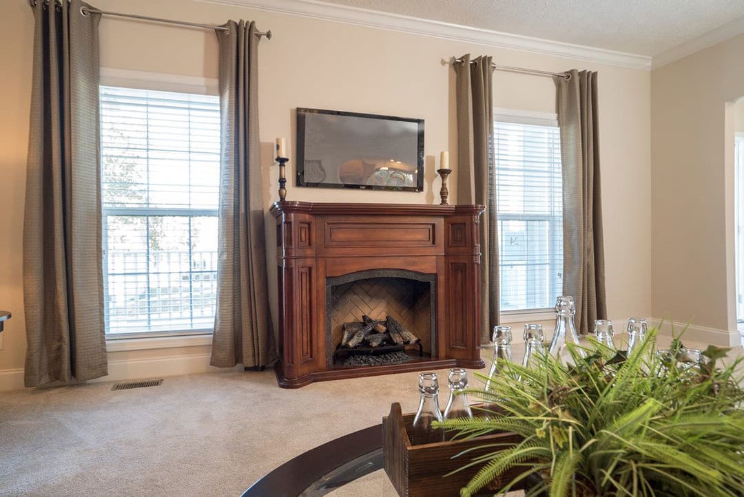 3545 jamestown interior home features