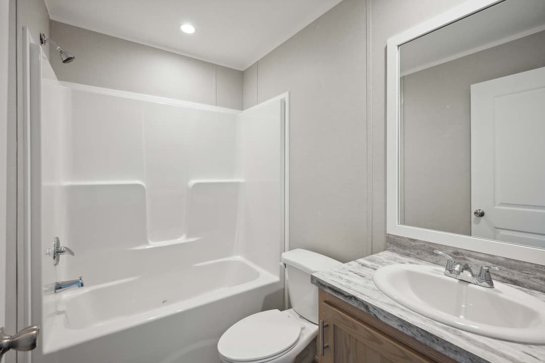 Achiever 6903 bathroom home features