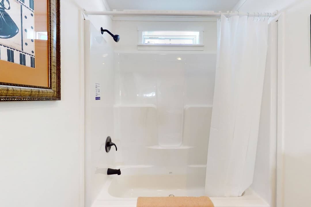 Intrigue bathroom home features