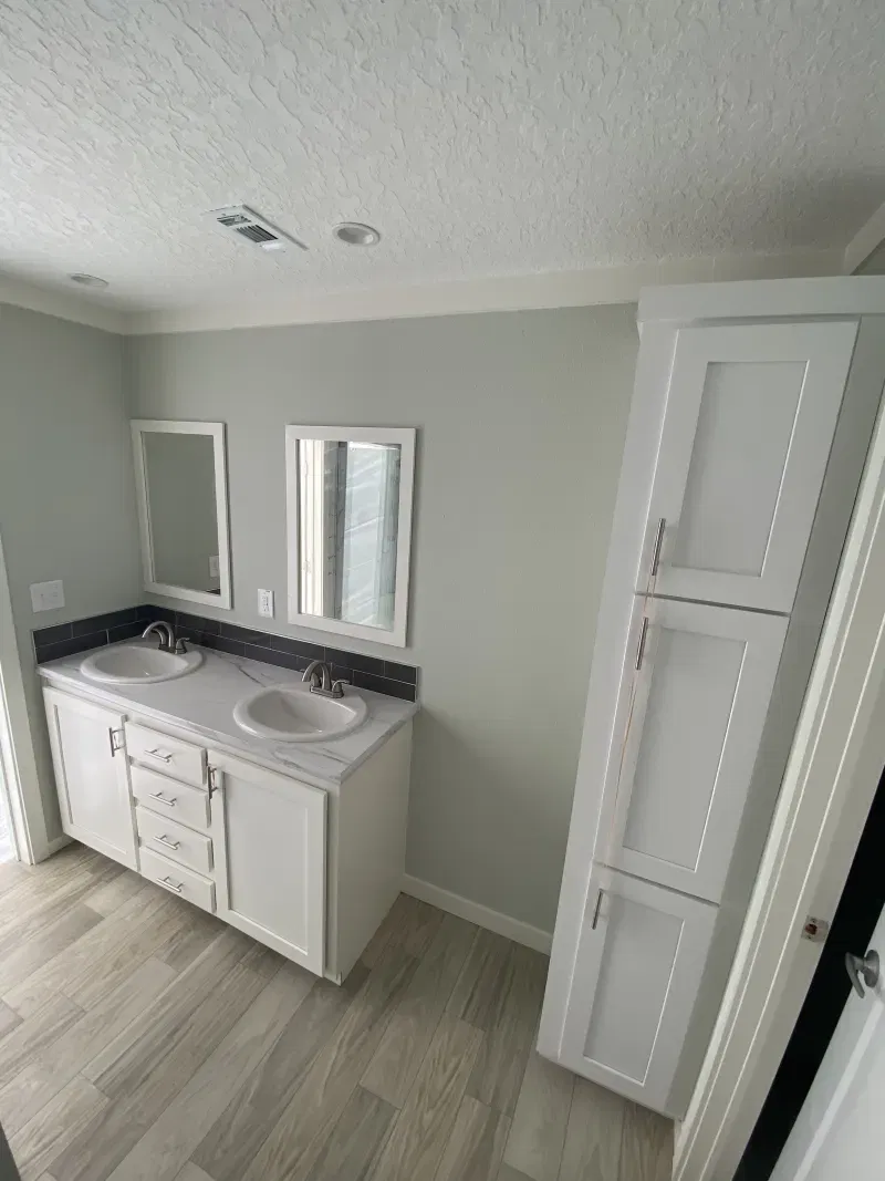 Legend 3260495 bathroom home features
