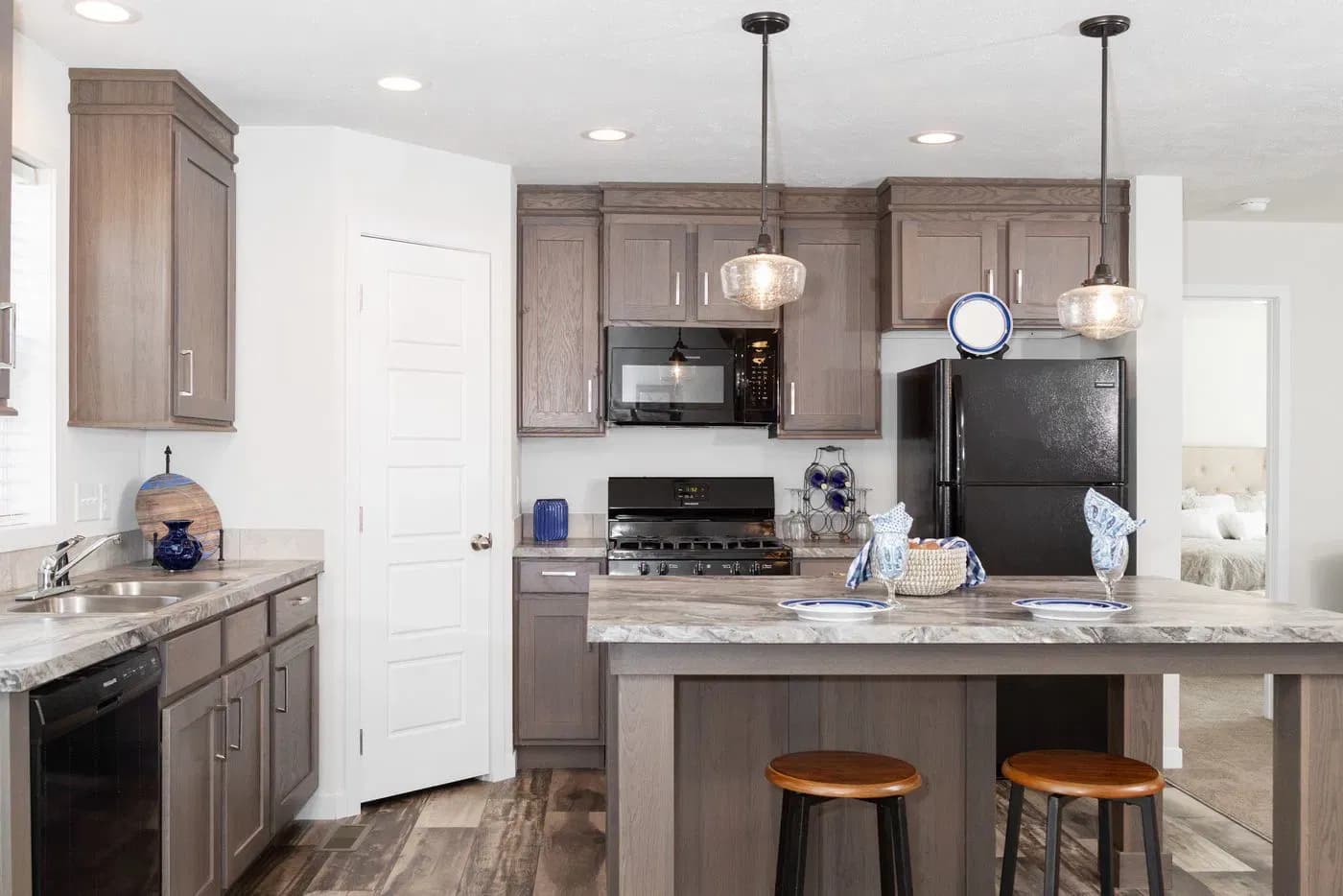 Residence kitchen home features