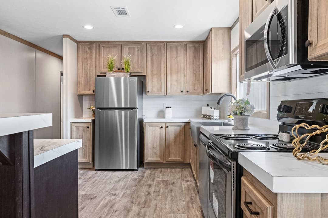 Crazy eights kitchen home features
