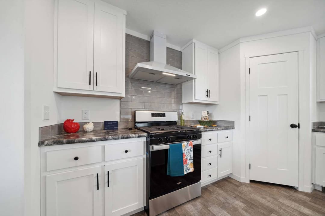 East point - pursuit kitchen home features