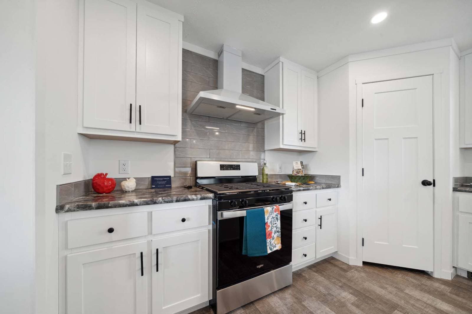 East point - pursuit kitchen home features