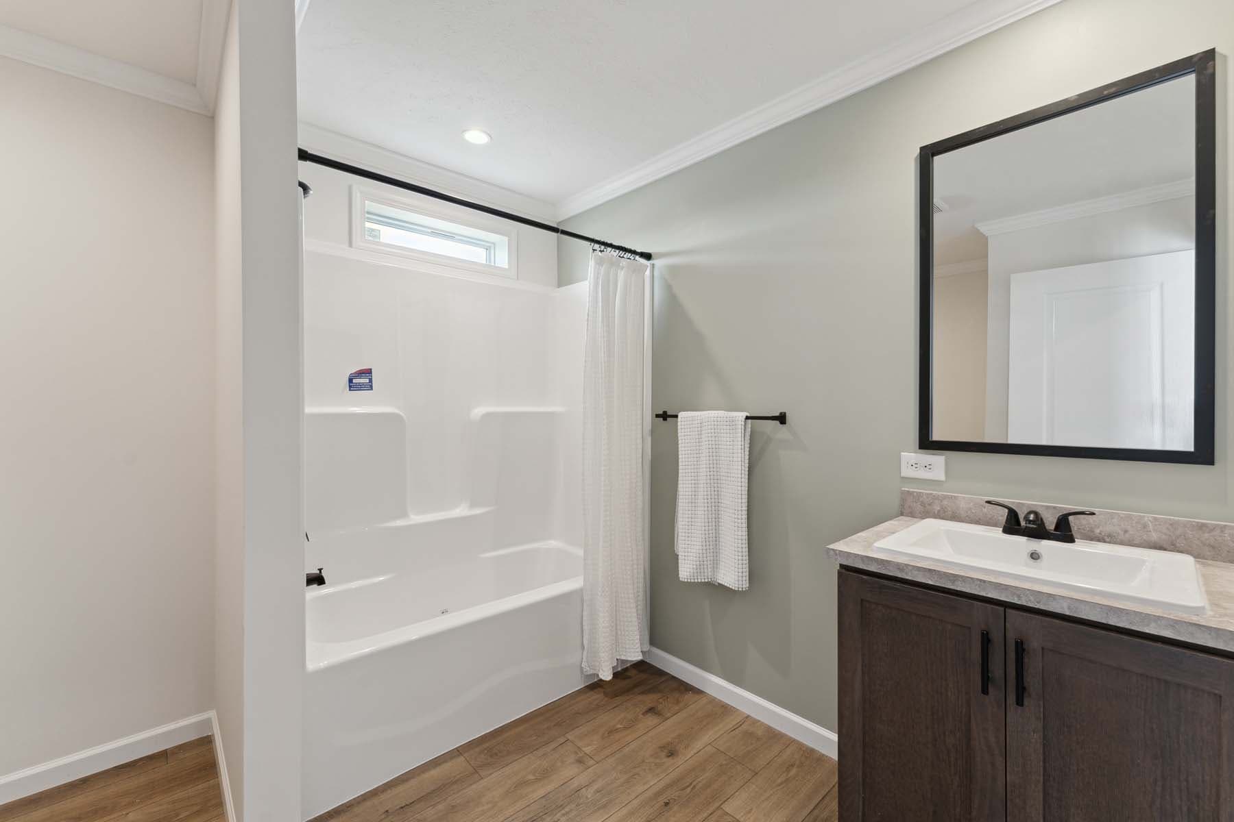 Sunlight 1493 bathroom home features