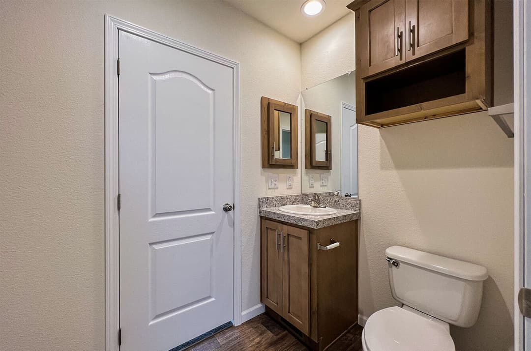 Evergreen 28502e bathroom home features