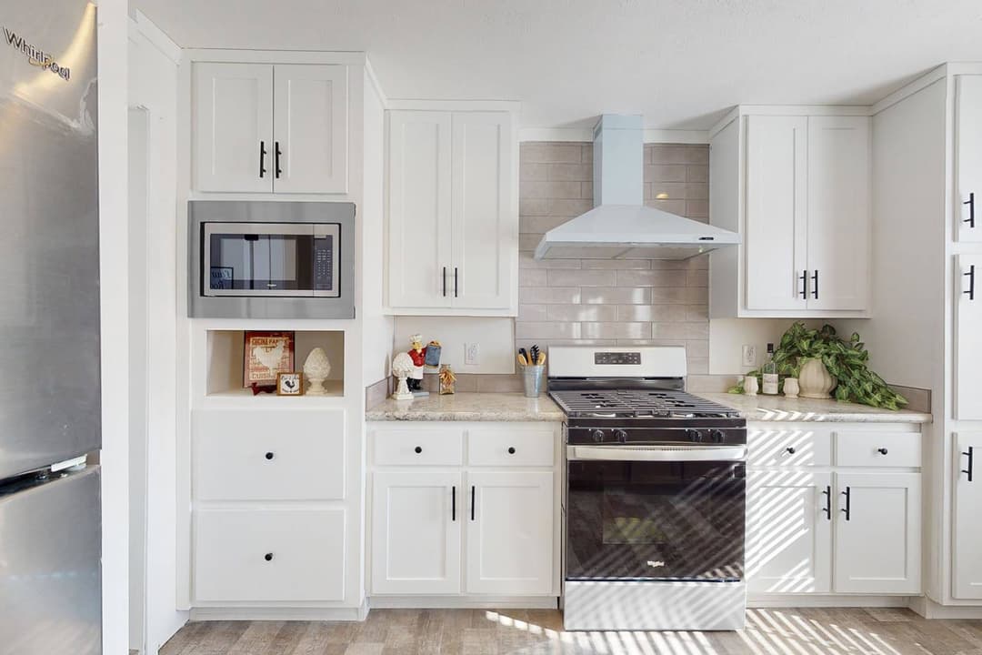 Intrigue kitchen home features