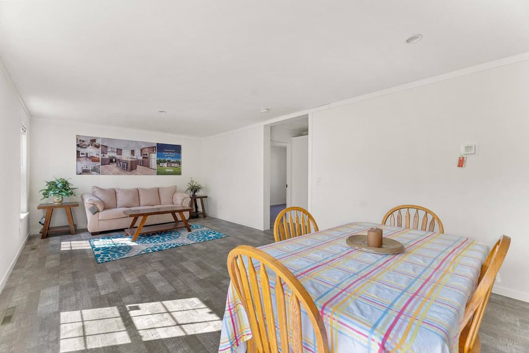 Insight interior home features