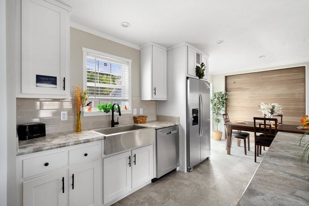 Elevate 52 kitchen home features