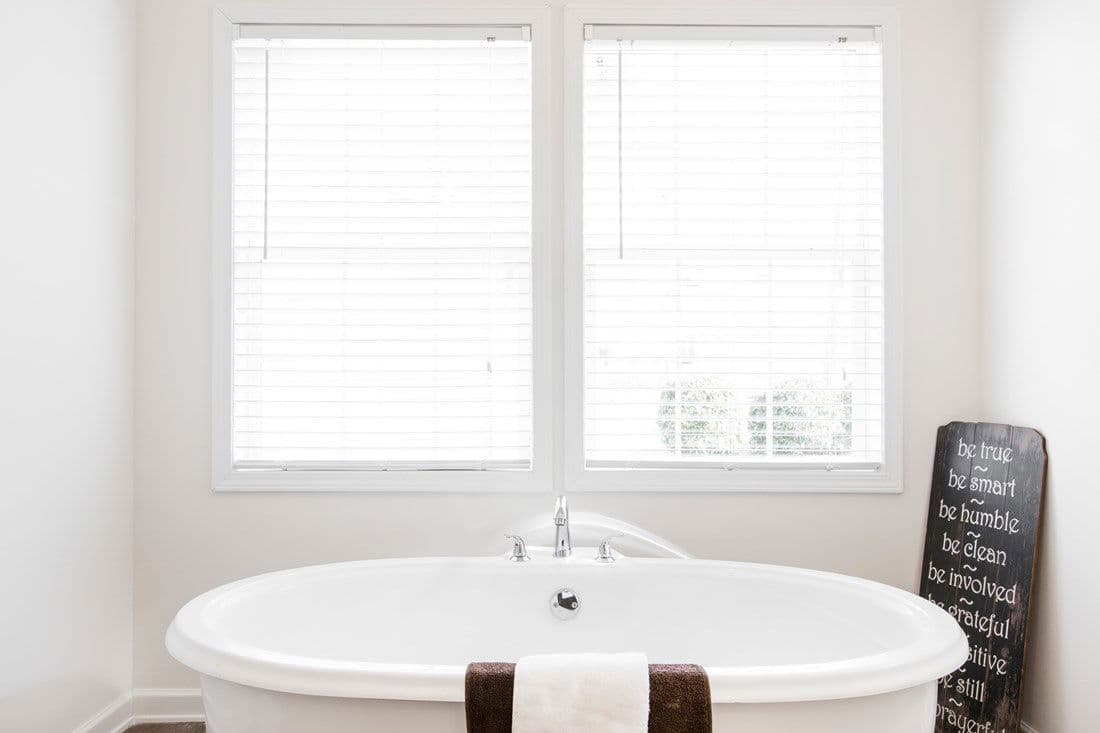 3558 jamestown bathroom home features