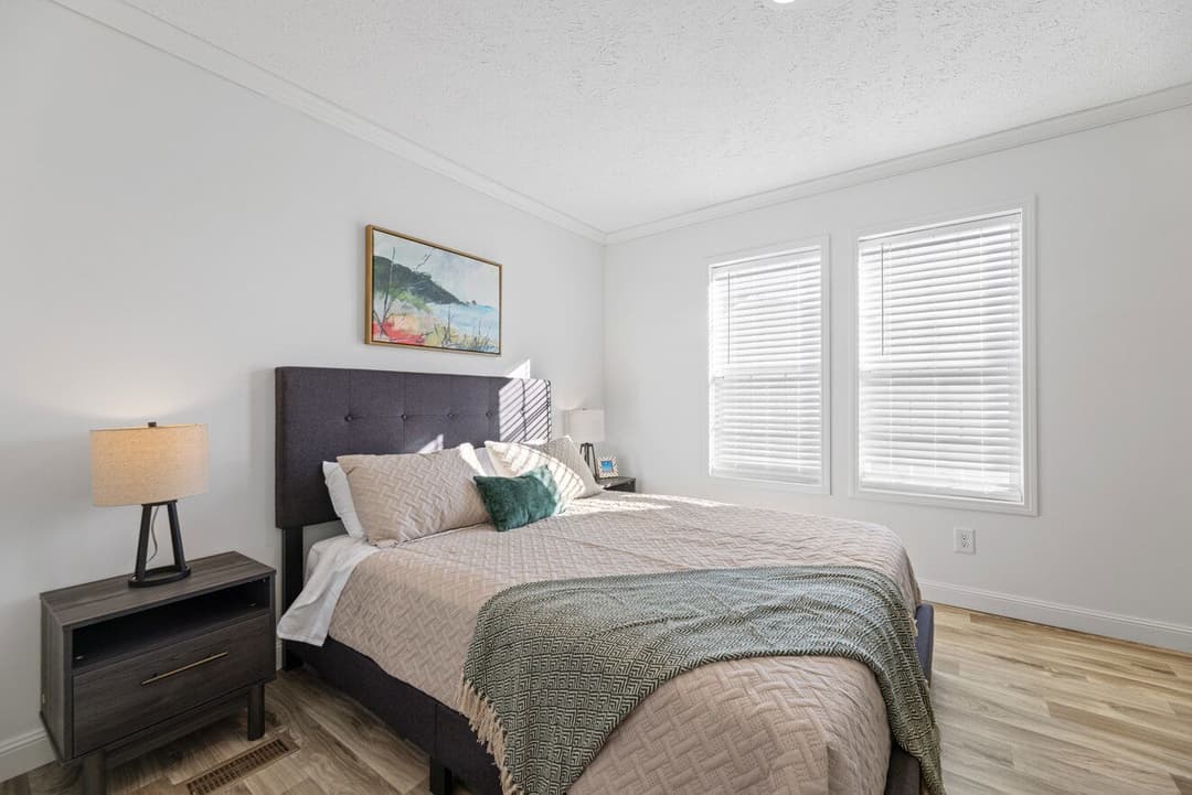 The sugar run duplex interior and bedroom home features