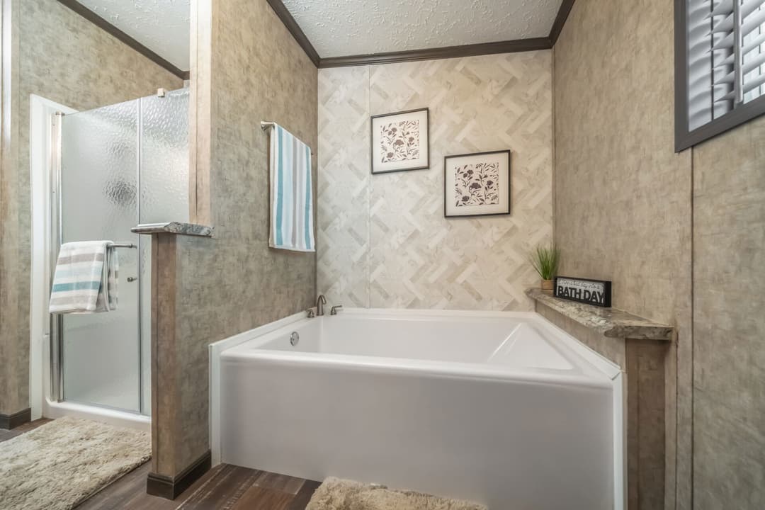 Doublewide 32×56-42b bathroom home features