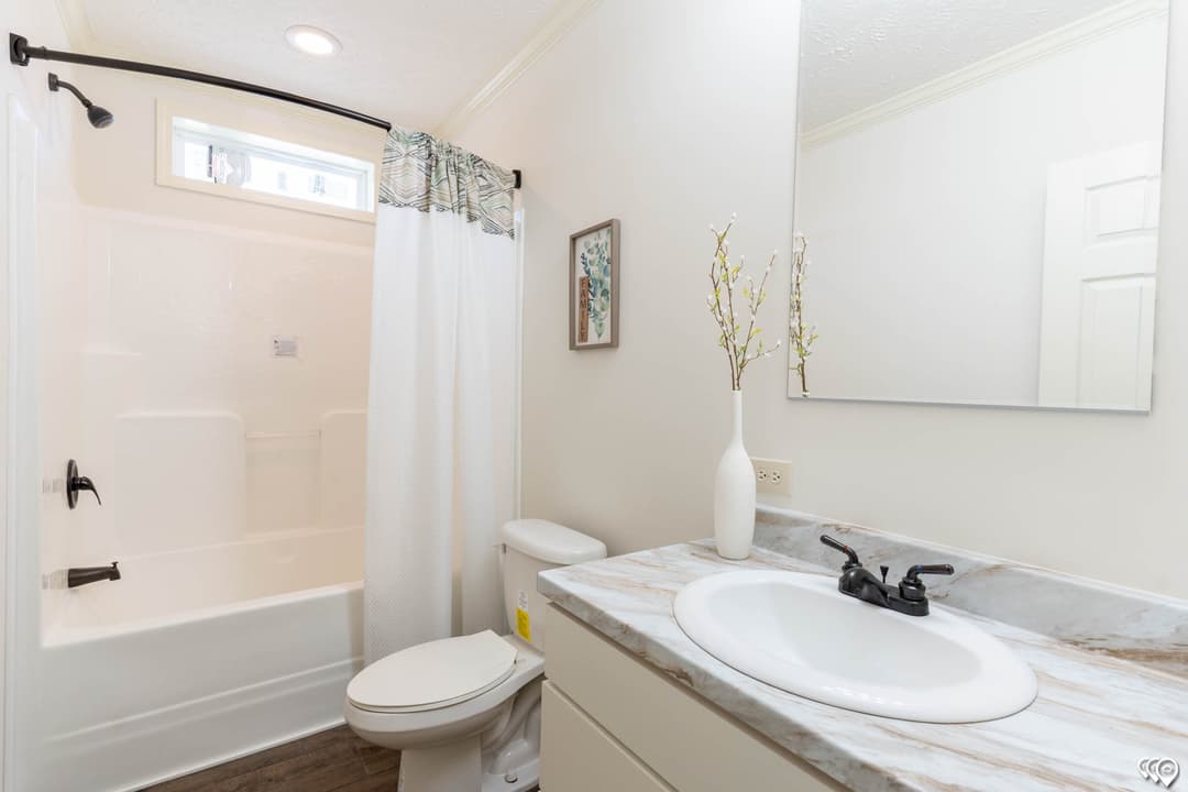 Aimon b 4br bathroom home features
