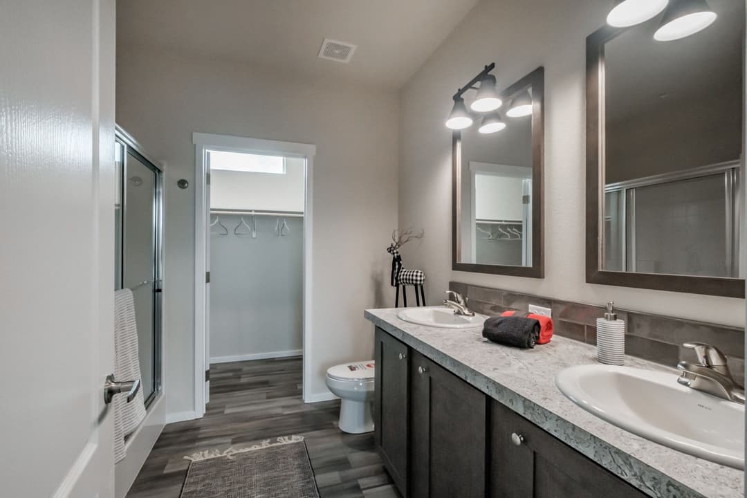 Canyon bathroom home features