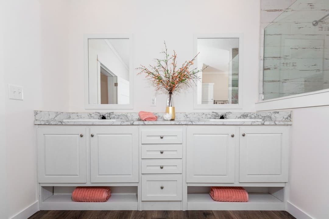 1439 carolina "magnolia" bathroom home features