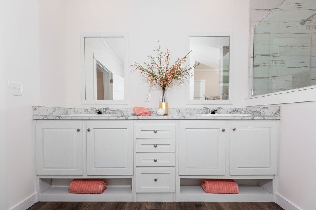 1439 carolina "magnolia" bathroom home features