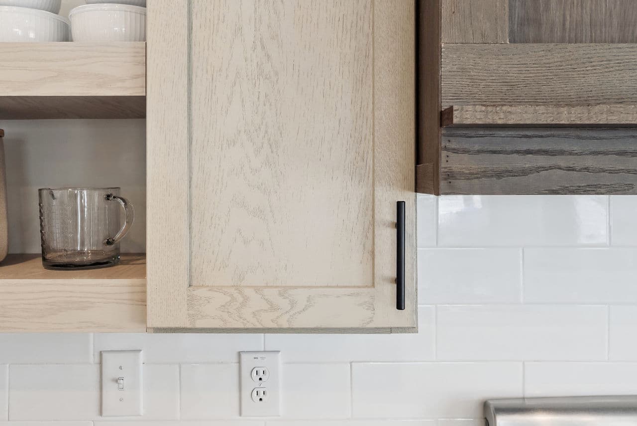 Driftwood kitchen home features