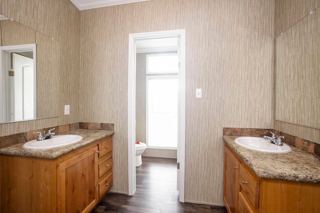 Rio grande xl bathroom home features