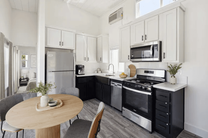 Ath-22l hero and kitchen home features