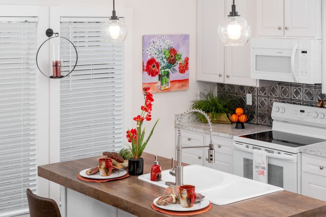 1439 carolina "magnolia" kitchen home features