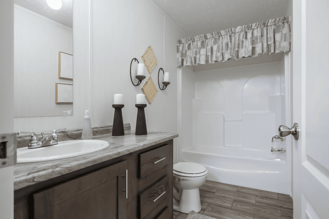 Md-60-32 bathroom home features
