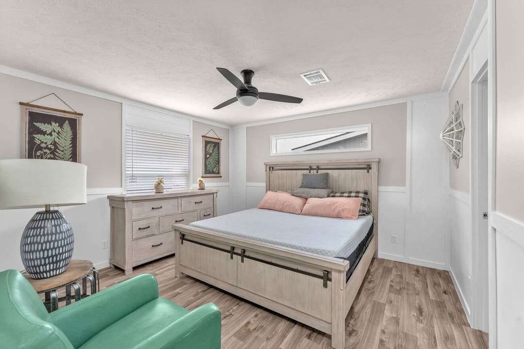 Palm harbor elite 28523f bedroom home features