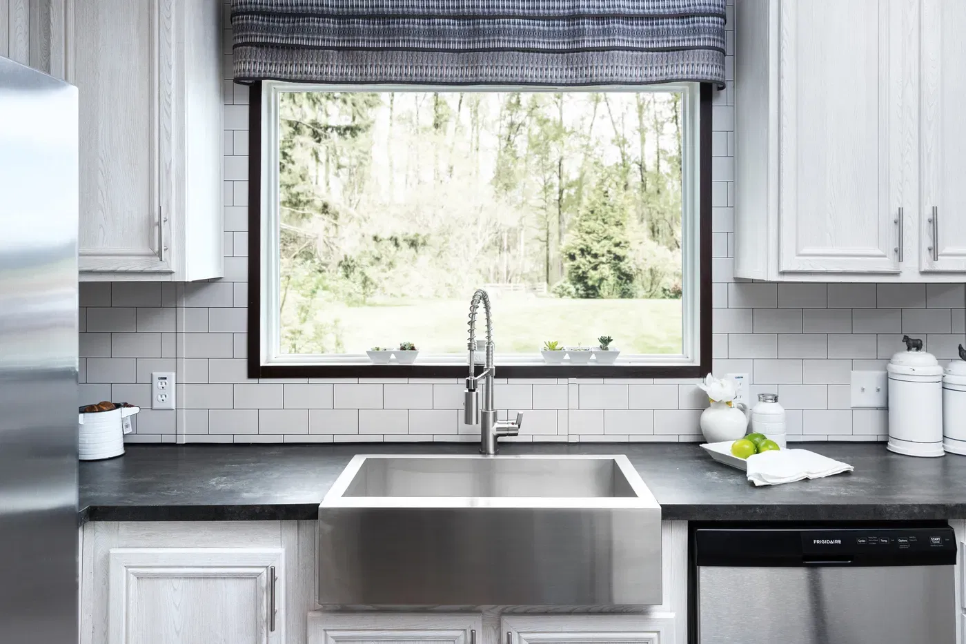 The shoreline kitchen home features