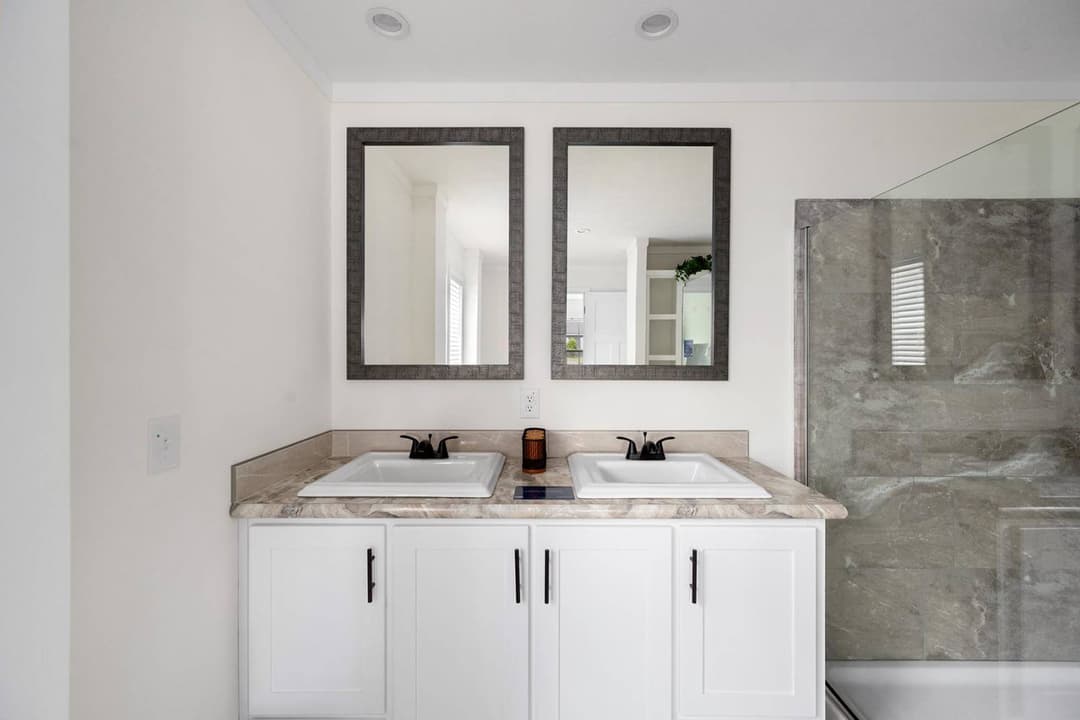 Elevate 52 bathroom home features