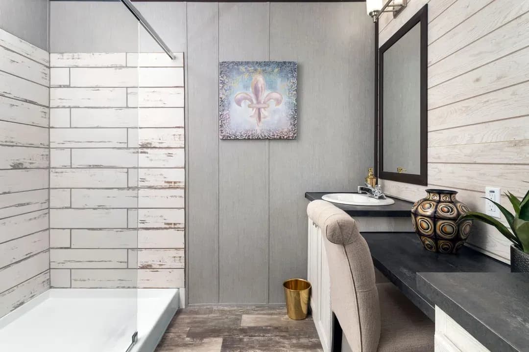 The seaside 3 bathroom home features