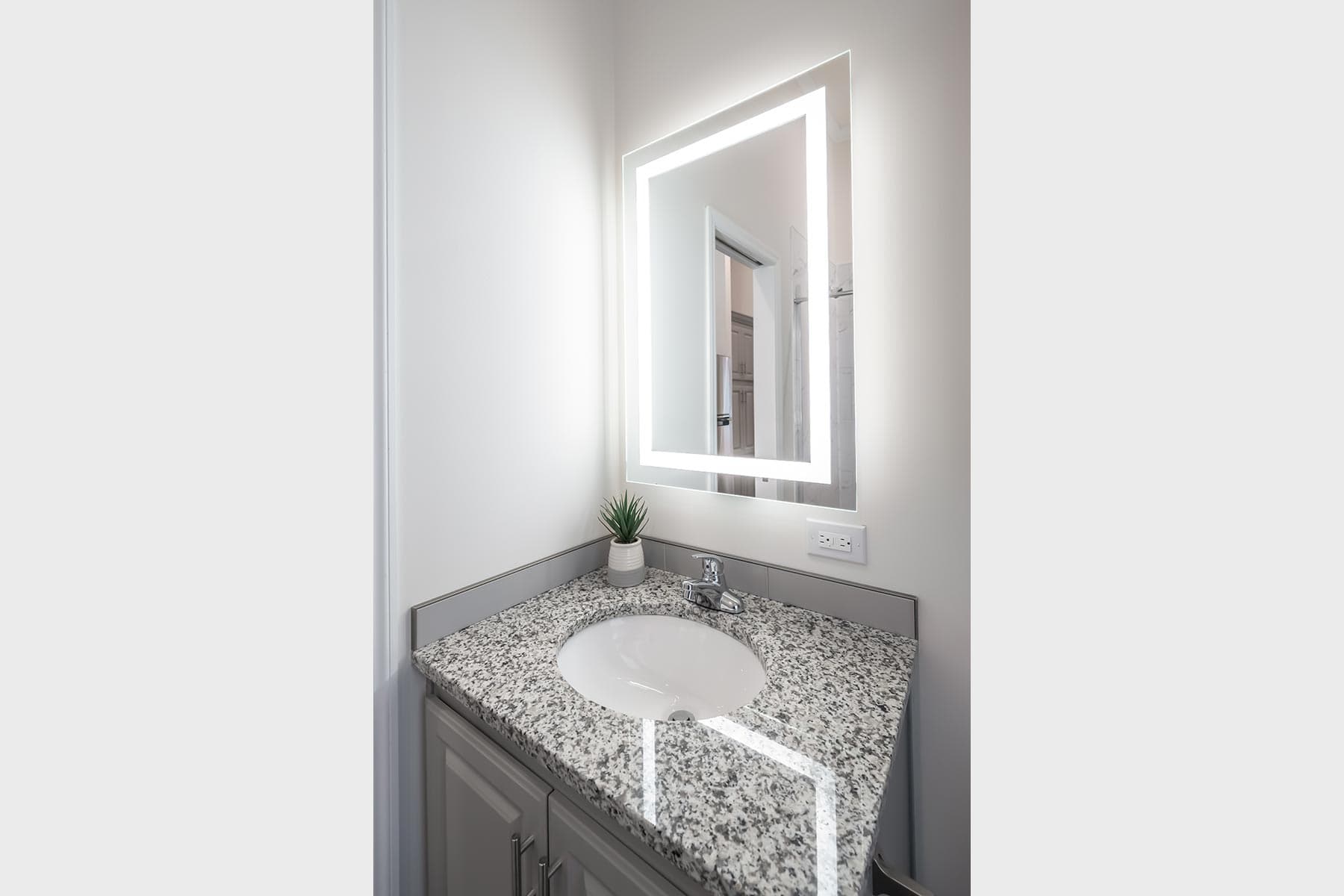 Shore park 1969sl bathroom home features