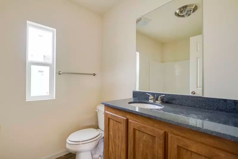 Cm-2562l bathroom home features