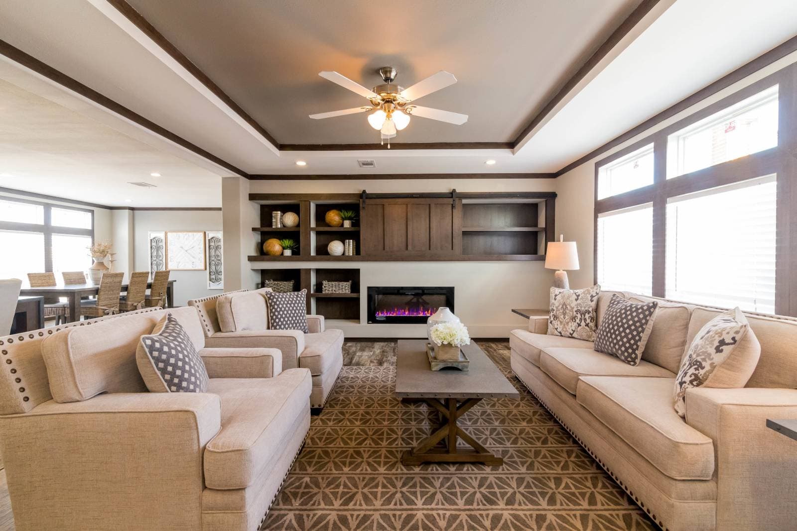 Titan extreme 3272c interior home features
