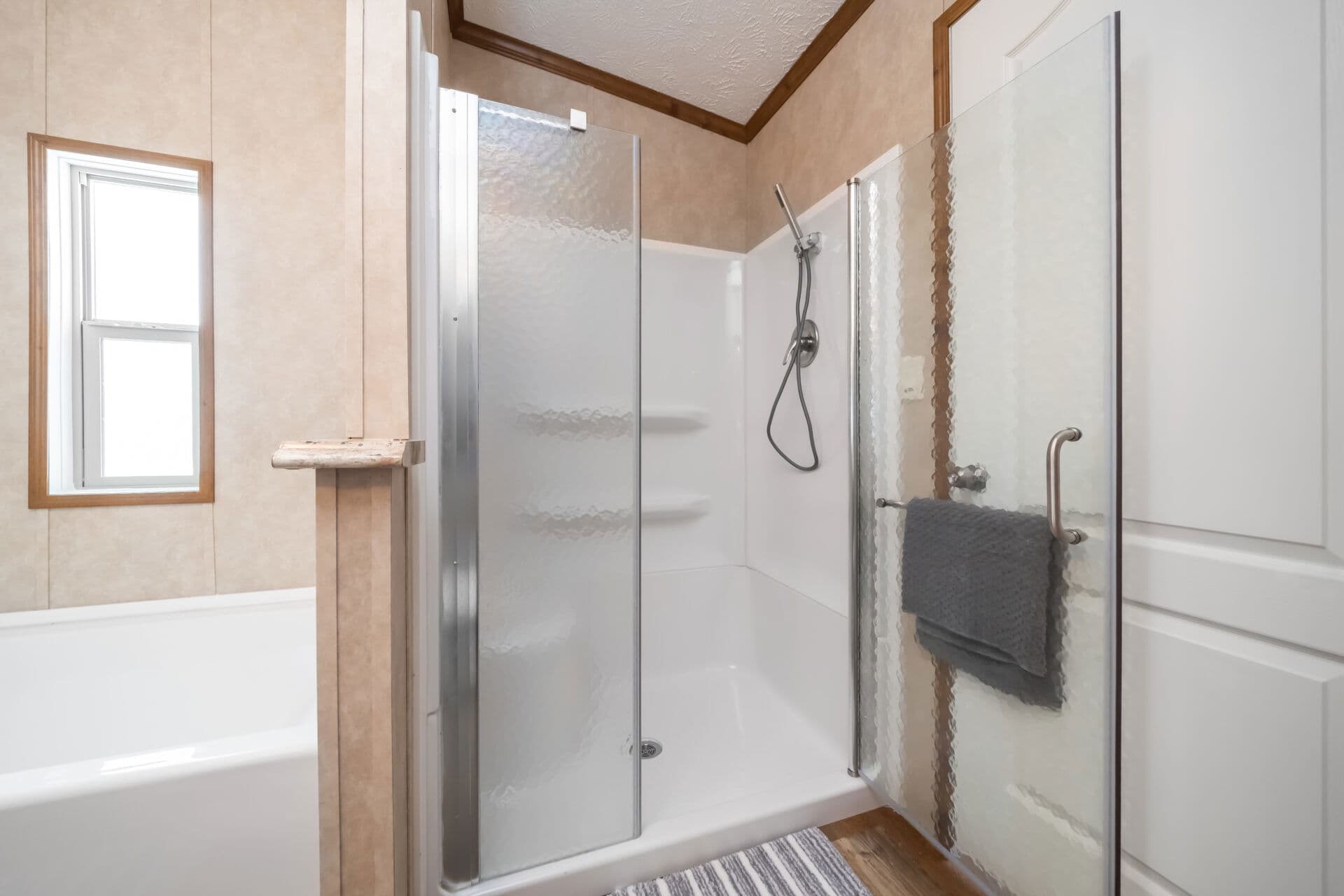 Doublewide 32×48-32b bathroom home features