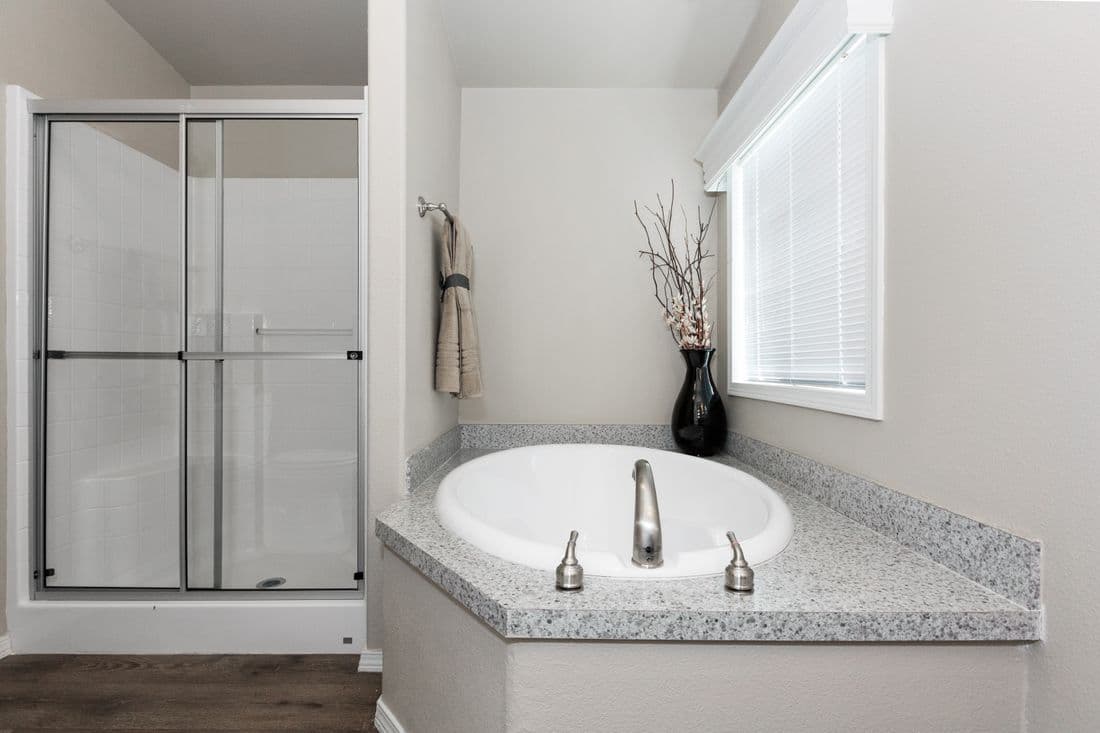 K2744a bathroom home features