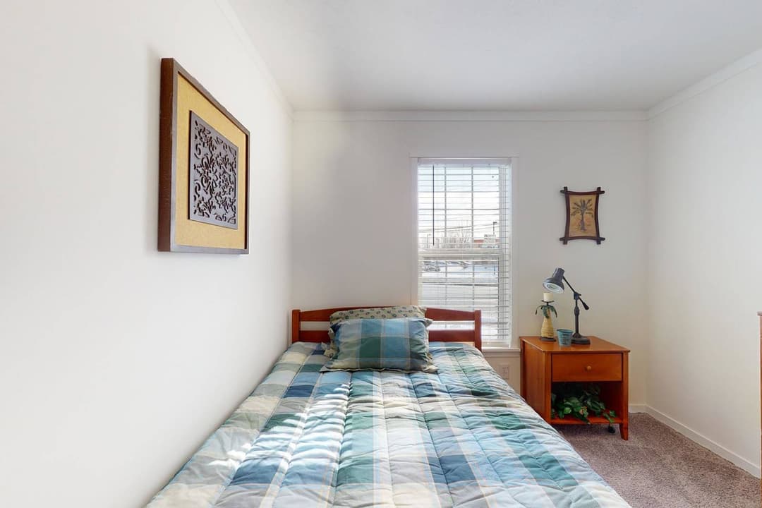Intrigue bedroom home features