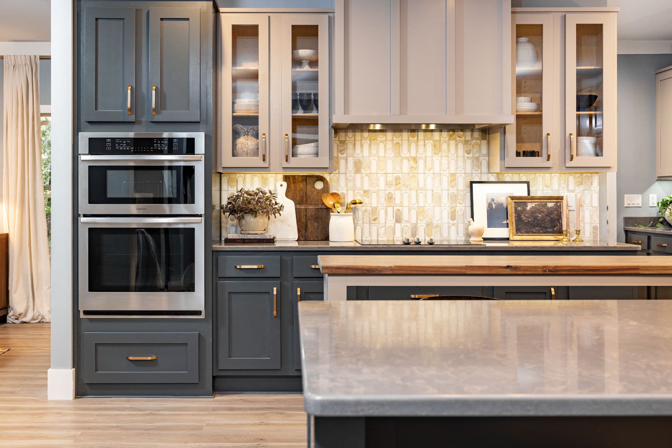 Encore kitchen home features