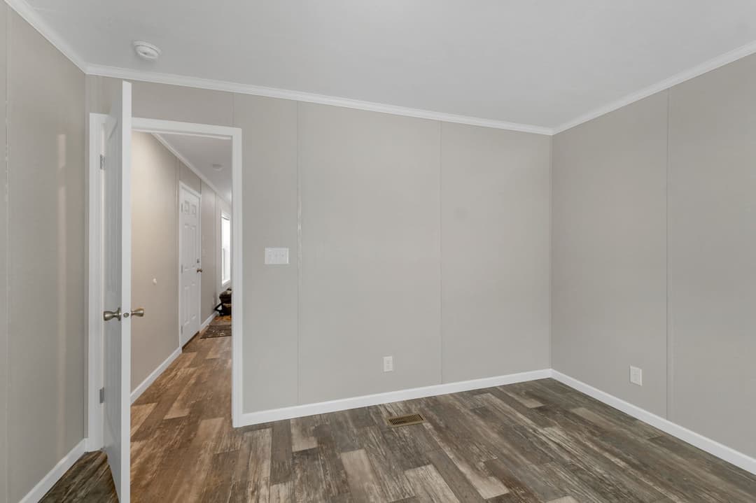 Zenith 6803 bedroom home features