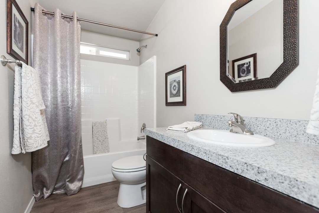 K2744a bathroom home features