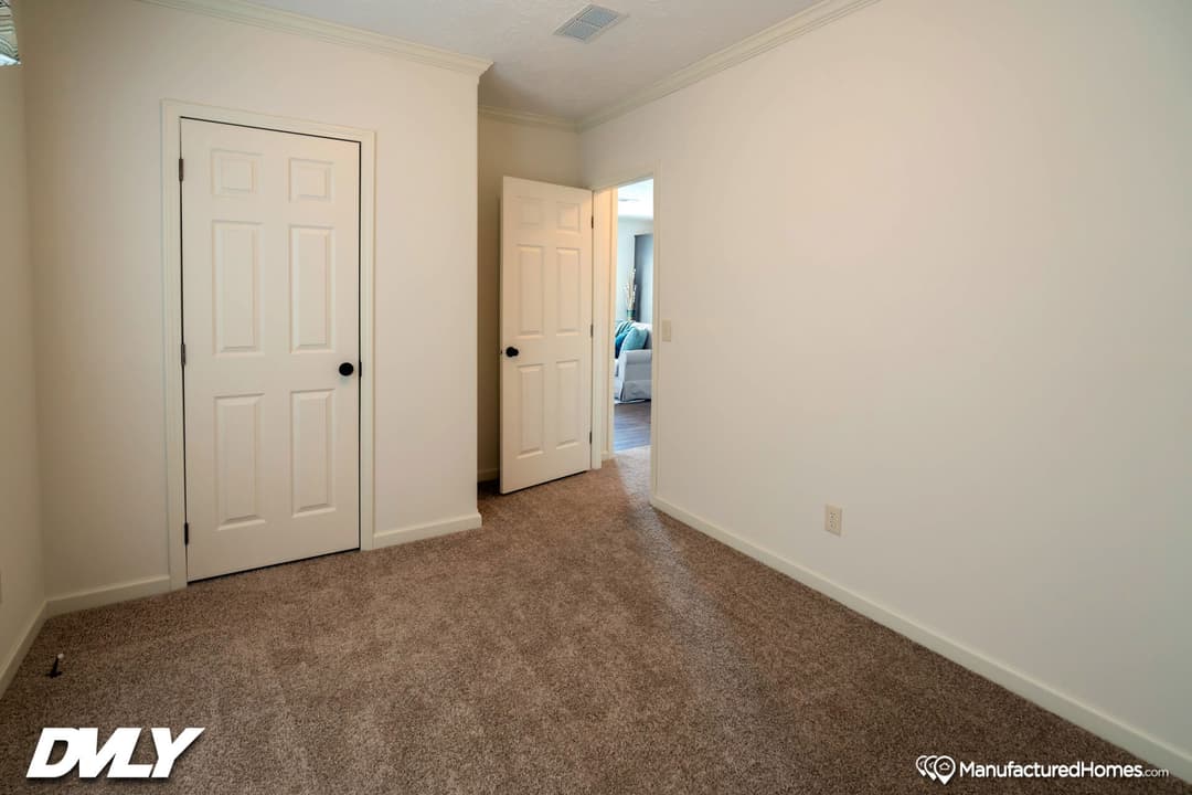 Wl-monl-6809 bedroom home features