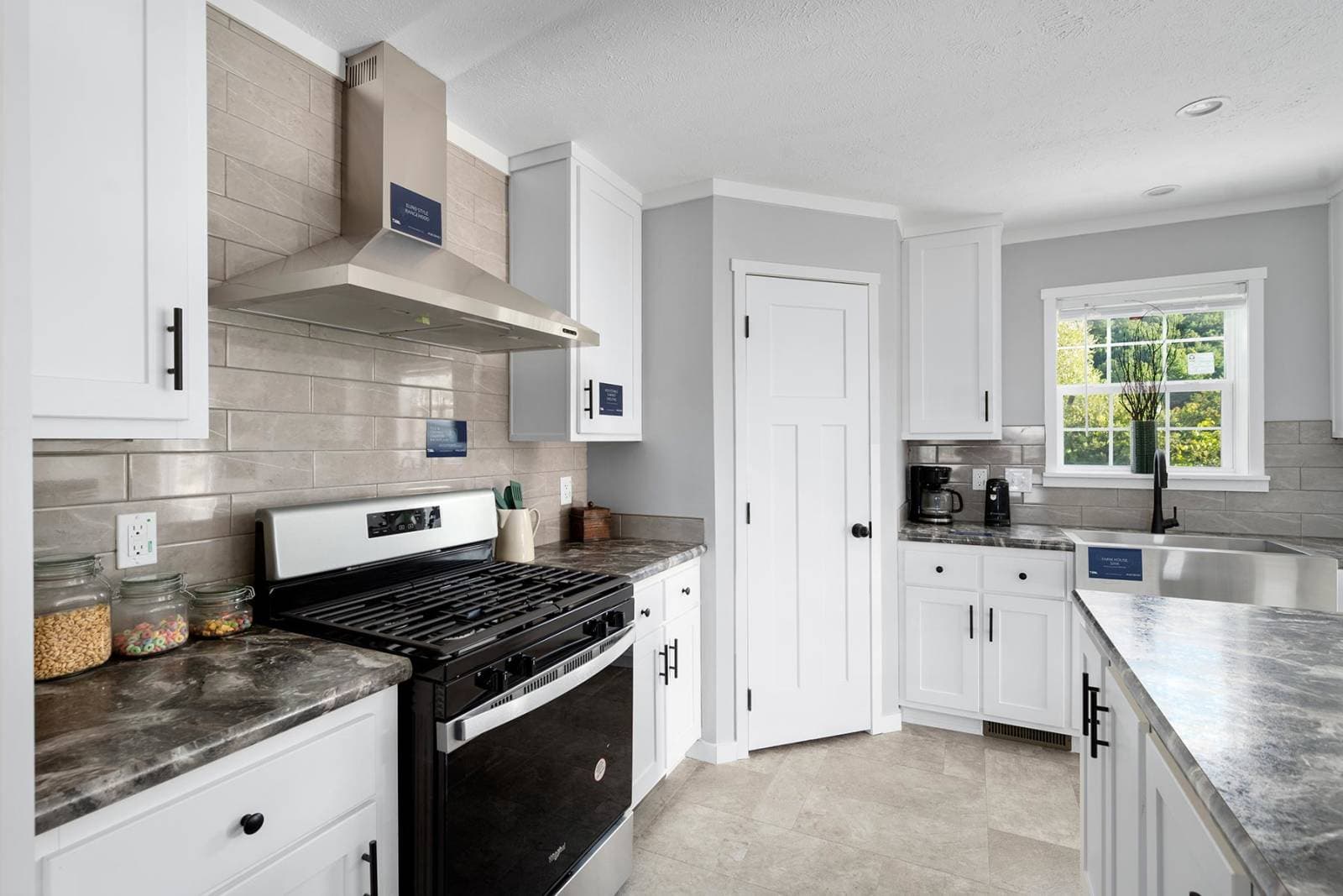 East point - attain kitchen home features