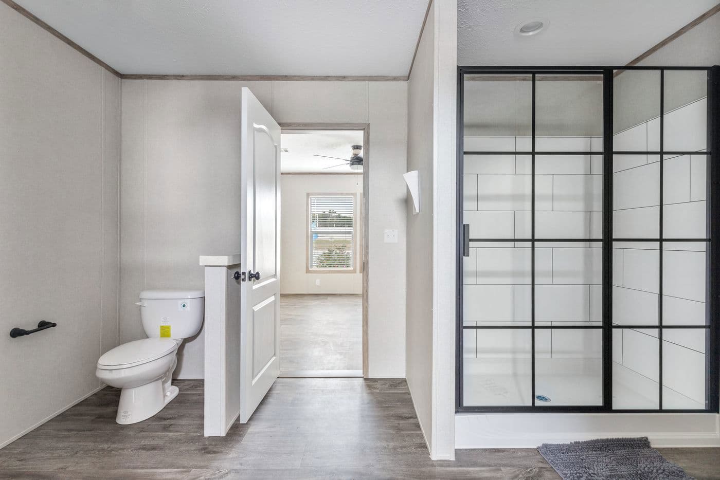 Sterling xl anniversary bathroom home features