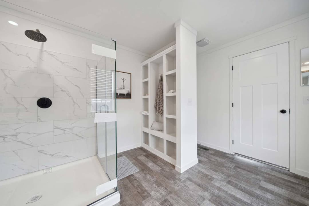 East point - pursuit bathroom home features